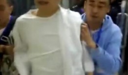 爆料小伙被抓视频播放,网络暴力事件引发社会关注